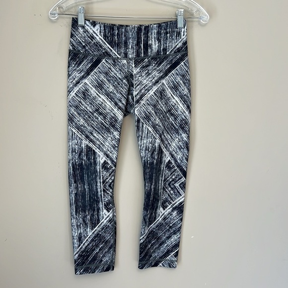Lululemon Wunder Under Crop II Full-On Luon in Heat Wave White Black size 4 - Picture 1 of 8